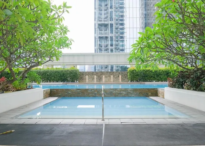 2br Luxe In Bgc High Street With Pool Access