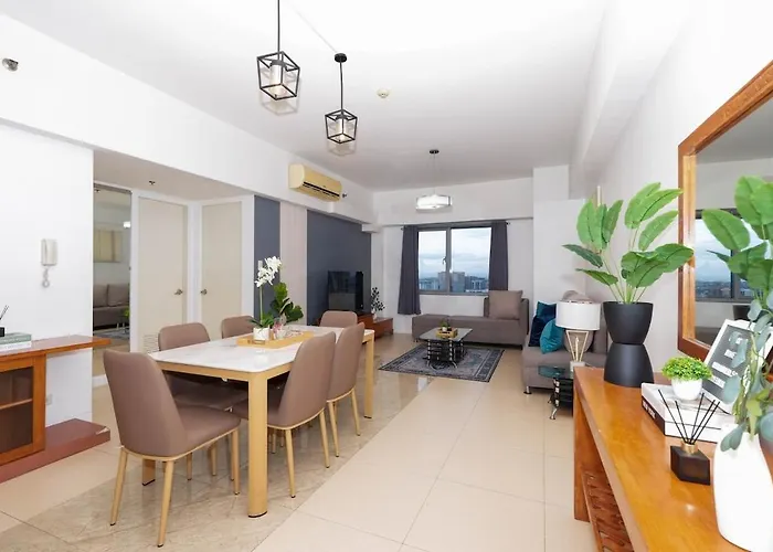 2br Luxe In Bgc High Street With Pool Access