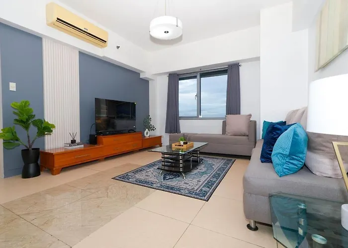 2br Luxe In Bgc High Street With Pool Access