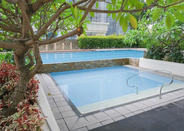 2br Luxe In Bgc High Street With Pool Access