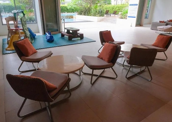 2br Luxe In Bgc High Street With Pool Access *