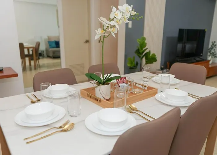 Apartamento 2br Luxe In Bgc High Street With Pool Access Manila