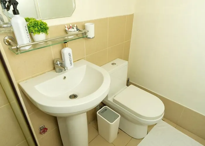 2br Luxe In Bgc High Street With Pool Access * Manila