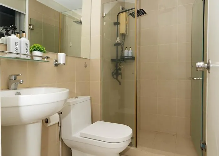 2br Luxe In Bgc High Street With Pool Access