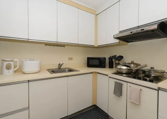 2br Luxe In Bgc High Street With Pool Access