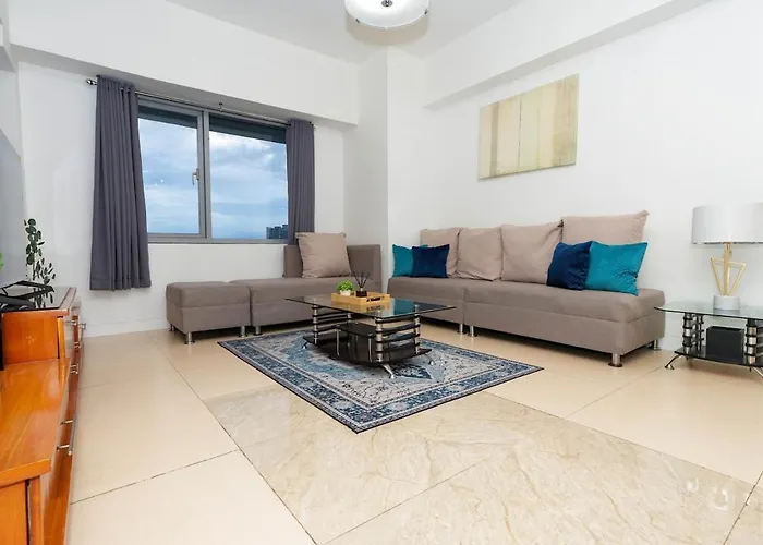 2br Luxe In Bgc High Street With Pool Access