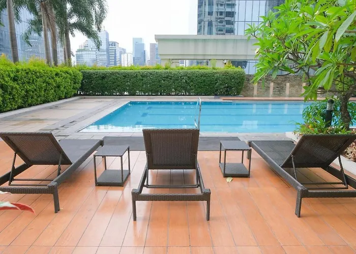 2br Luxe In Bgc High Street With Pool Access *