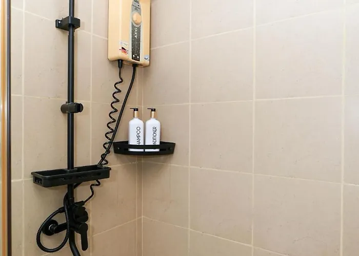 2br Luxe In Bgc High Street With Pool Access * Manila