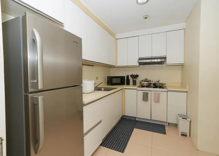 Apartamento 2br Luxe In Bgc High Street With Pool Access Manila