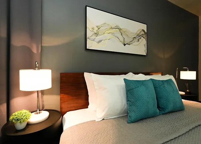 2br Luxe In Bgc High Street With Pool Access Apartamento *